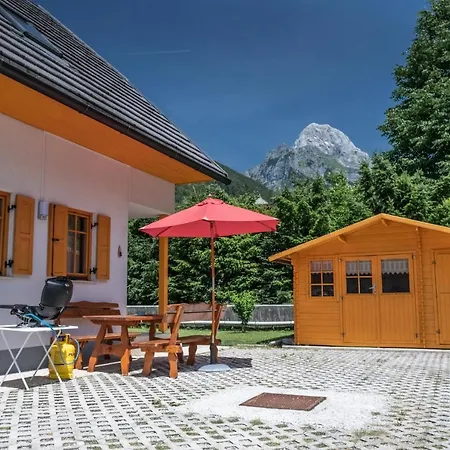 House Parabola Log pod Mangartom