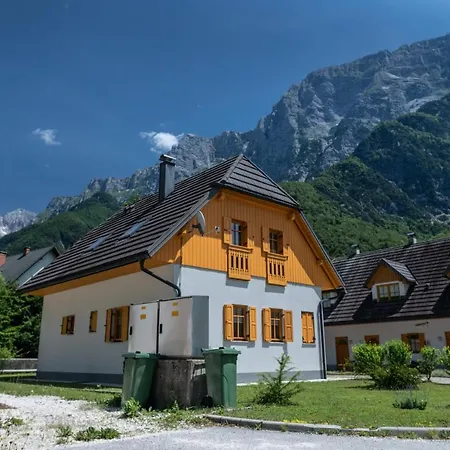 House Parabola Log pod Mangartom