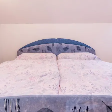 House Parabola * Log pod Mangartom