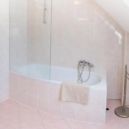 House Parabola * Log pod Mangartom