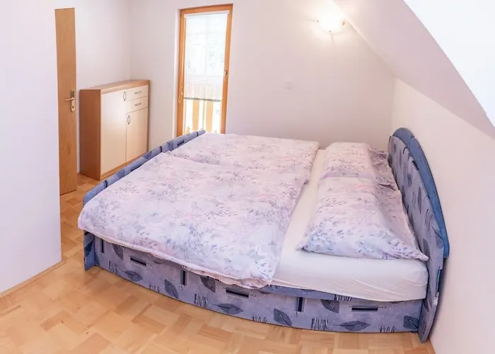 House Parabola Log pod Mangartom